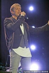 组图：西城男孩英国告别巡演 深情放歌魅力不减