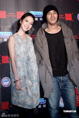 幻灯图：《猎艳》首映 张钧宁朱芷莹大玩女女吻