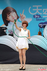 组图：邓福如否认新歌抄袭 自曝不爱肌肉男