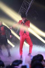 组图：范世琦居来提烟熏妆容翻唱EXO-M《MAMA》