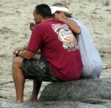 组图：曝超模海蒂-克鲁姆与保镖海滩亲密疑有新恋情