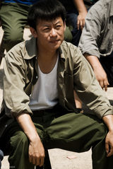 高清图：《生死正名》曝剧照 李健：追逐真相的知青