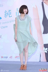 组图：郭静签唱会否认整容 厨师爸爸送乳鸽助阵