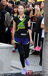 组图：韩星朴秀珍帝国之子等参加长跑活动