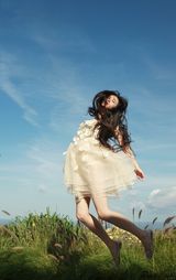 组图：张辛苑最新写真展现清新唯美风