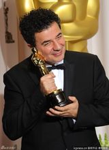 高清组图：奥斯卡后台获奖众星举金人光彩照人