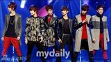 组图：韩团少女时代露小蛮腰 新曲打榜三连冠