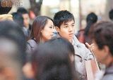 幻灯图集：赌王子女恋事多 儿子何猷亨闹市蜜会女友