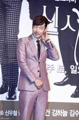 高清组图：张东健金荷娜亮相《绅士的品格》发布会