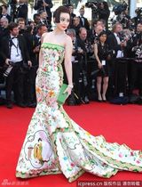 组图：范冰冰亮相戛纳 中国风长裙展东方风情