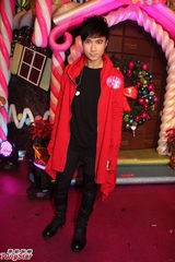 组图：古巨基曝儿时不穿内裤避谈结婚