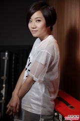 组图：卢凯彤感激黄耀明鼓励 个唱创新视觉效果