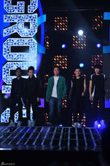 组图：《最强音》全国三强 罗大佑打响保卫战