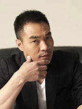 组图：李君峰大片造型多变尽显型男魅力