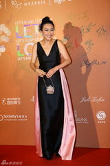 群星闪耀嫣然基金晚宴 王菲旗袍装与李亚鹏恩爱