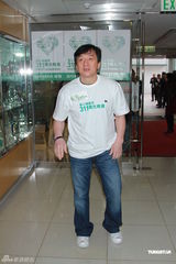 组图：成龙曾志伟等众星出席爱心无国界311烛光晚会 