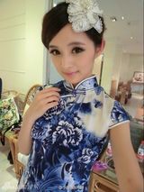 组图：女子酷似杨幂  网友直呼傻傻分不清