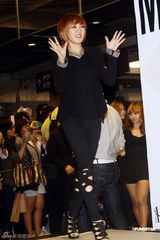 组图：miss A台北签名会人气旺 粉丝凌晨排队抢头香