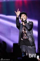 组图：朴宰范等参加HIPHOP音乐节引爆火热现场