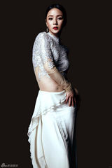 组图：周恒乐熟女写真曝光 造型冷艳气场足