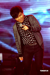 幻灯图：常石磊唱响新春前奏 王力宏主动请缨