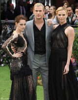 高清图：《白雪公主与猎人》伦敦首映 塞隆美艳