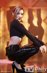 组图：韩团missA携新曲回归 女团齐秀腿拼性感