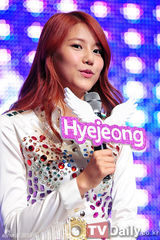 组图：韩新女团AOA出道 纪念发售首张专辑