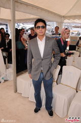 高清组图：霍震霆被问郭晶晶怀孕传闻笑而不语