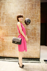 组图：王珞丹粉裙亮相活动 笑言穿越回来