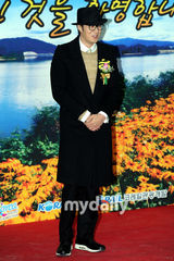 组图：苏志燮号浪漫列车开通 戴黑礼帽帅气十足