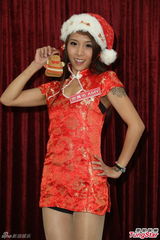 组图：许雅涵领众师妹扮性感 李组长现男人本色