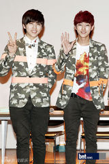 组图：韩国男子组合B1A4举办新碟粉丝签名会