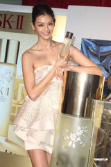 组图：林嘉绮公开晒幸福 计划与老公美国庆圣诞