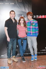 组图：张敬轩演话剧有亲热戏 方皓玟触重要部位