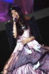 高清组图：周笔畅巡演上海收官 吐露心声泪洒舞台