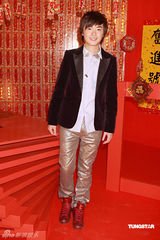 高清组图：英皇群星拍贺年MV 阿娇(钟欣桐)娇艳动人