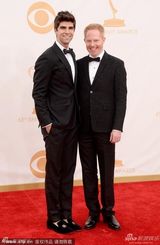 组图：《摩登家庭》男星杰西-泰勒-弗格森亮相