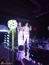 组图：音乐人郝雷王冠结婚 刀郎胡海泉等到场