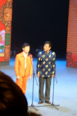 幻灯图：流行语霸占春晚四审 郭达黄宏节目反响平平