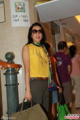 组图：最美婆婆朱玲玲三探俏儿媳 称已拍全家福