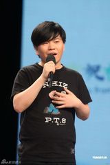 组图：200明星高歌《北京祝福你》 成龙坐镇指挥