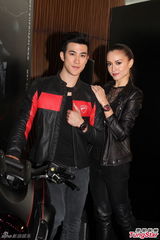 组图：李治廷欲带妈妈探班范冰冰