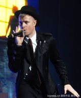 组图：西城男孩火爆开唱 女子组合精彩献艺