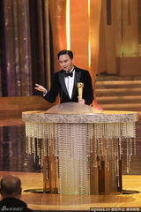 组图：张智霖凭《冲上云霄2》获最受欢迎男角色