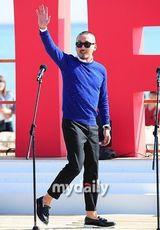 组图：河正宇金孝珍出席电影节观众对话活动