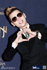 组图：众星捧场ULALASESSION林允泽婚礼