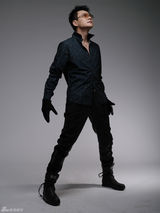 高清图：王斑新年写真 彰显硬朗不羁