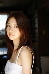 组图：逢泽丽奈夏日写真比基尼秀身材