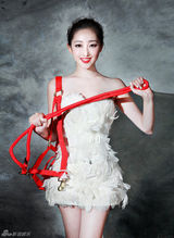 组图：蒋梦婕封面大片上演极致诱惑